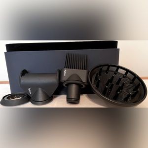 Genuine Dyson supersonic hair dryer case with 4 attachments. Used.